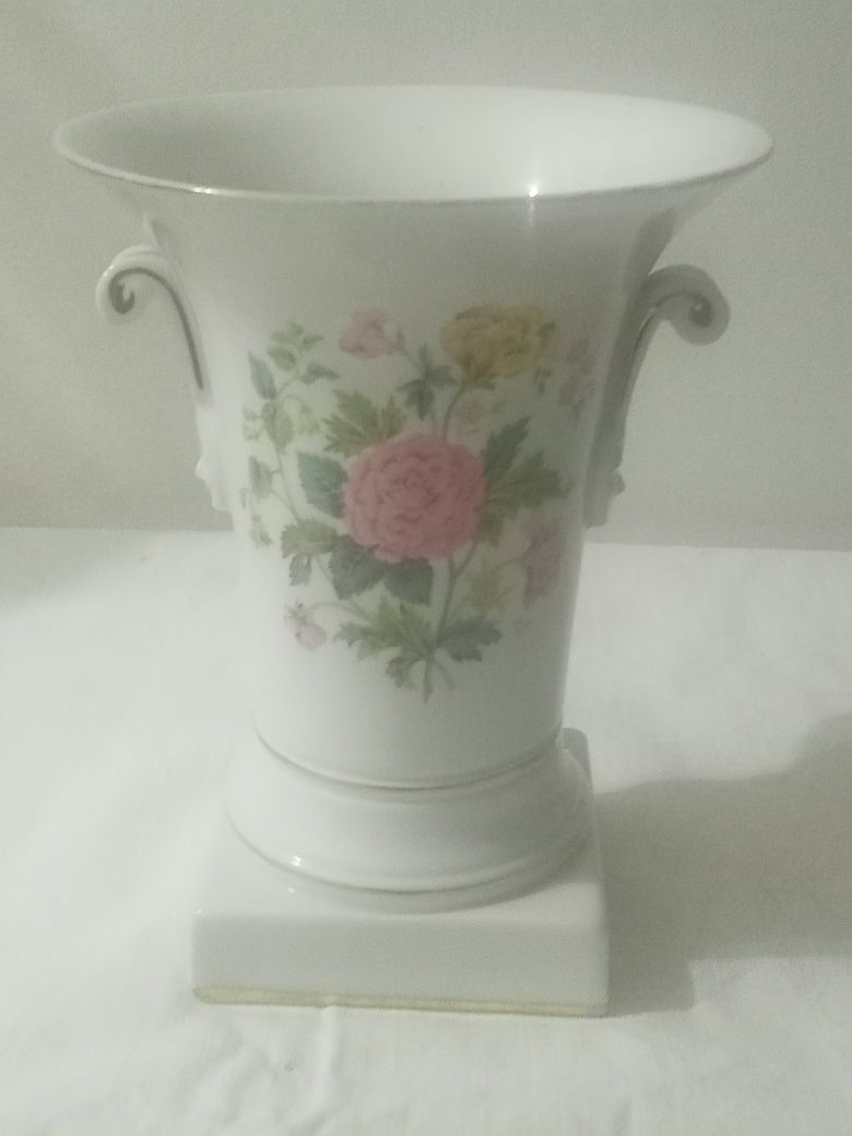 Bela jarra de altar ou outros de porcelana Vista Alegre