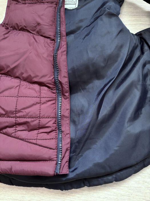 Жилетка тепла вишневого кольору 4-5 років