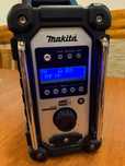 Radio makita DMR110 dab+ zasilacz w zestawie