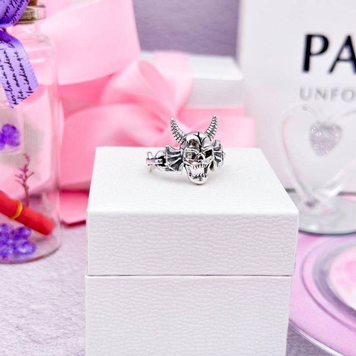 Срібна каблучка "Клуб пекельного вогню" Дивні дива Pandora