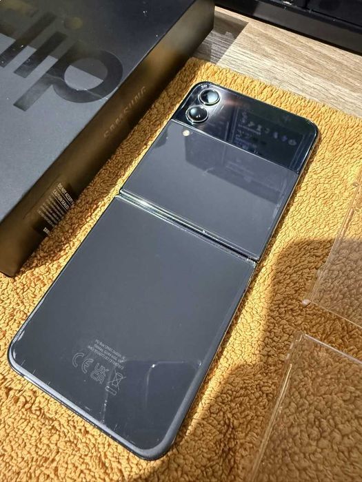 Samsung Galaxy Z Flip 4 Zestaw + Etui OKAZJA