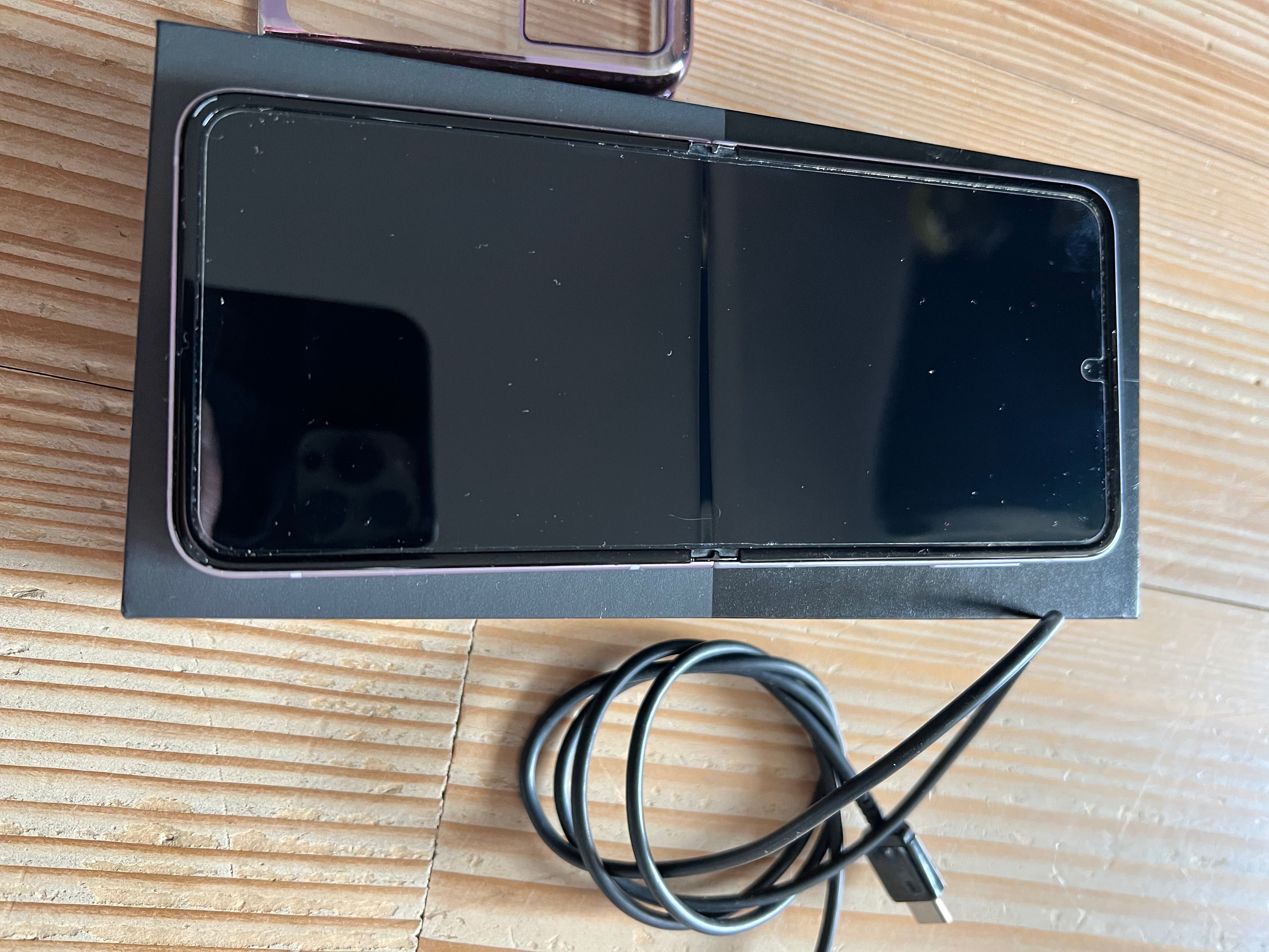 Samsung Galaxy Z Flip3 5G 128 GB 8GB RAM