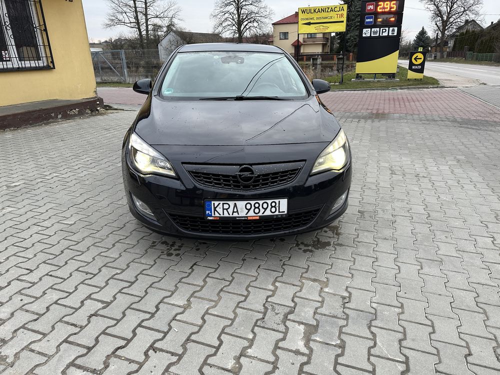 Opel Astra J 1,6 115km Cosmo