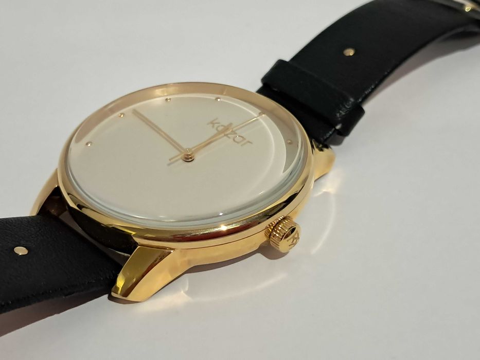 Kazar Zegarek na skórzanym pasku ze złotą kopertą i białą tarczą