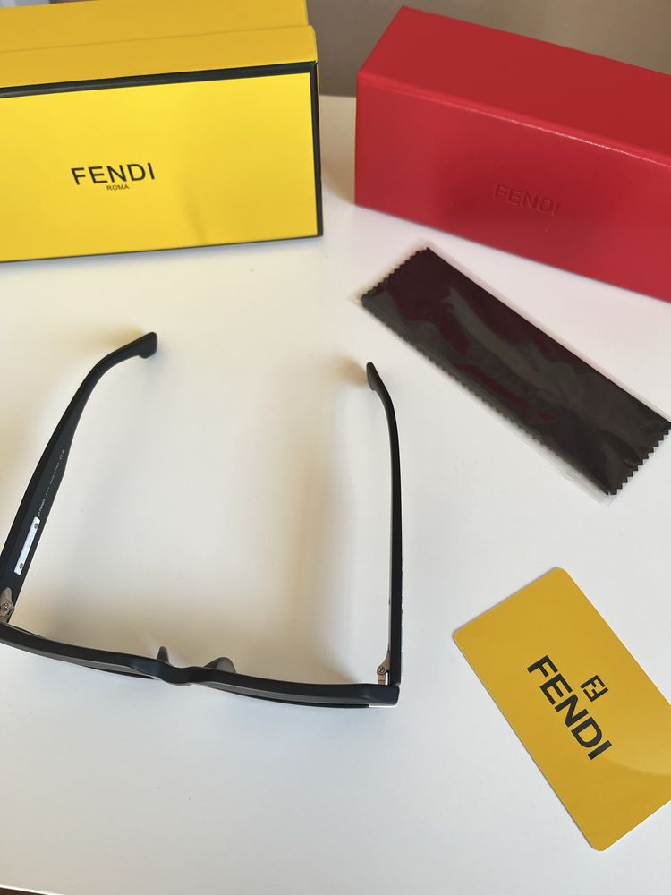 Óculos de Sol Fendi – Novos, com caixa completa