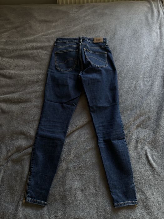 granatowe spodnie Lee