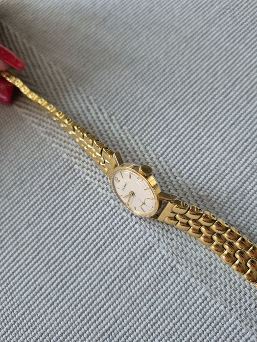 Piekny stary zegarek mechaniczny Cortébert