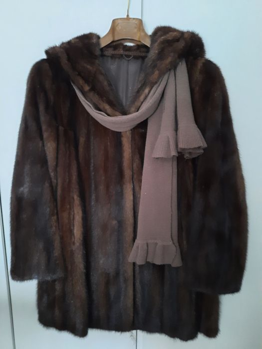 Futro z norek z kapturem