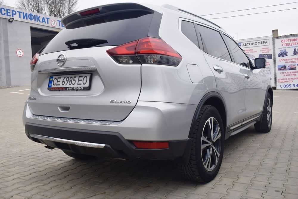 Nissan Rogue продається