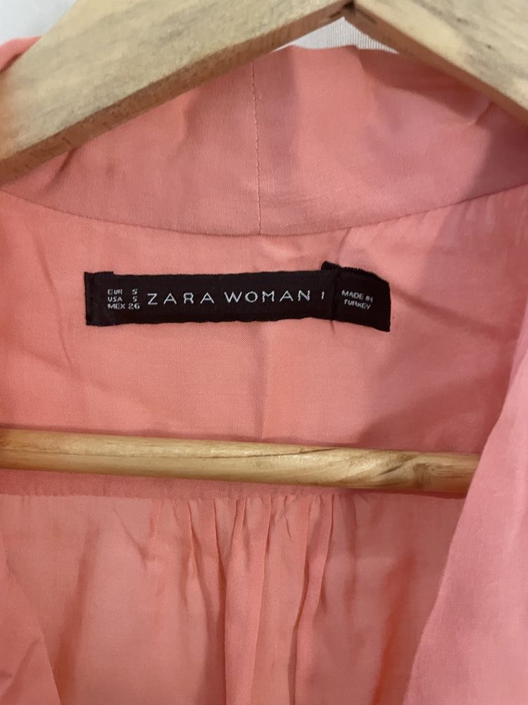 Camisa cor de rosa marca Zara