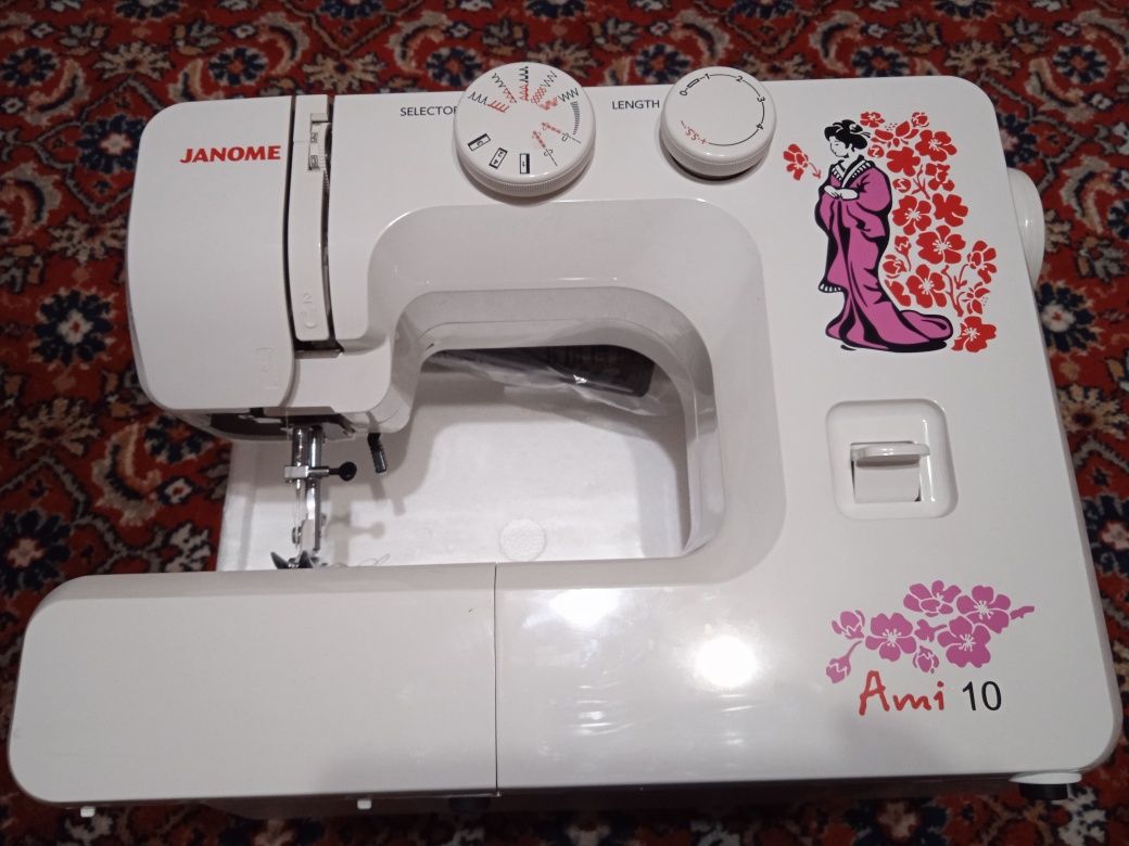 Нова швейна машинка Janome Ami 10