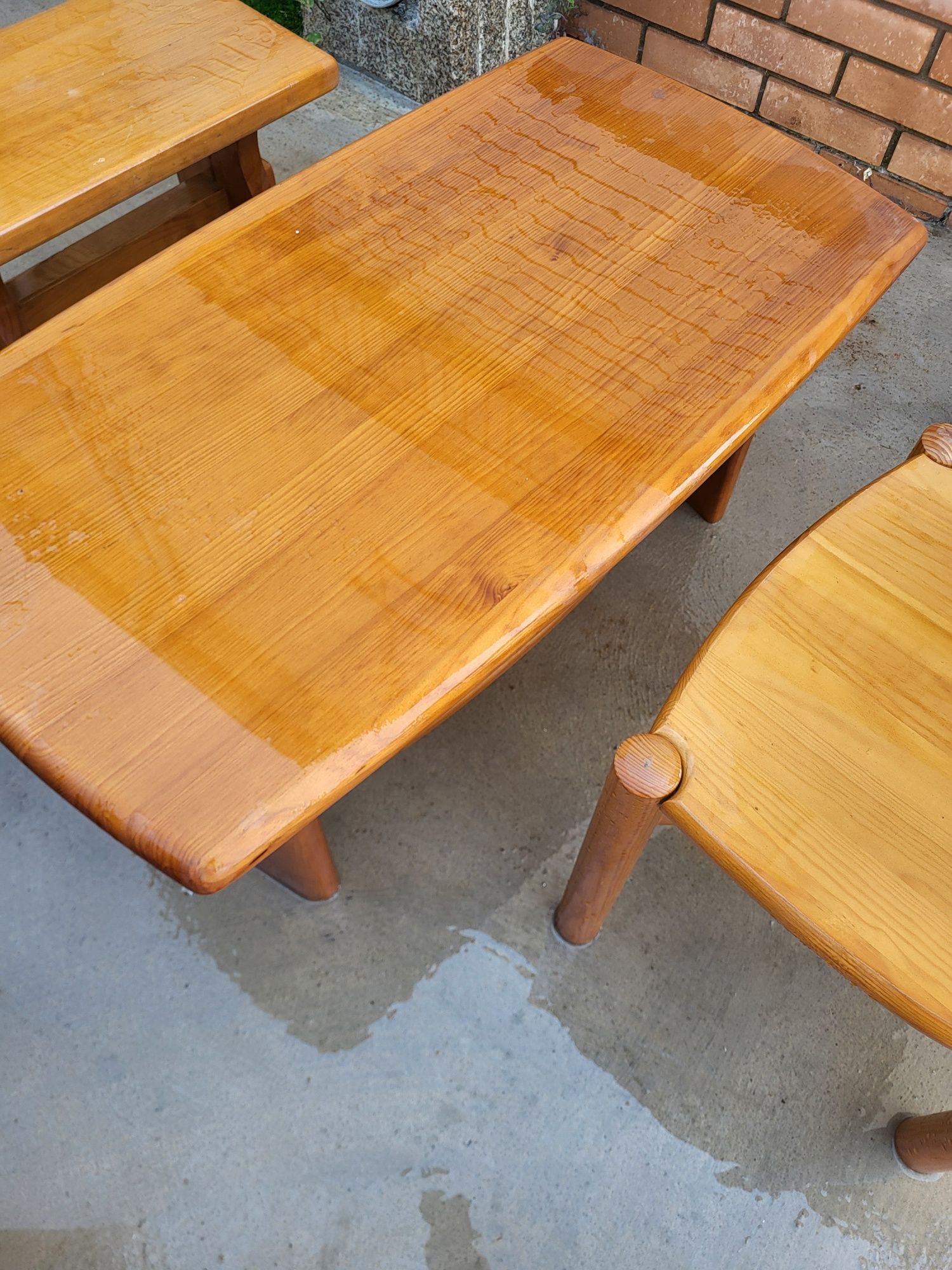 Vendo mesa pequena banco e cadeira