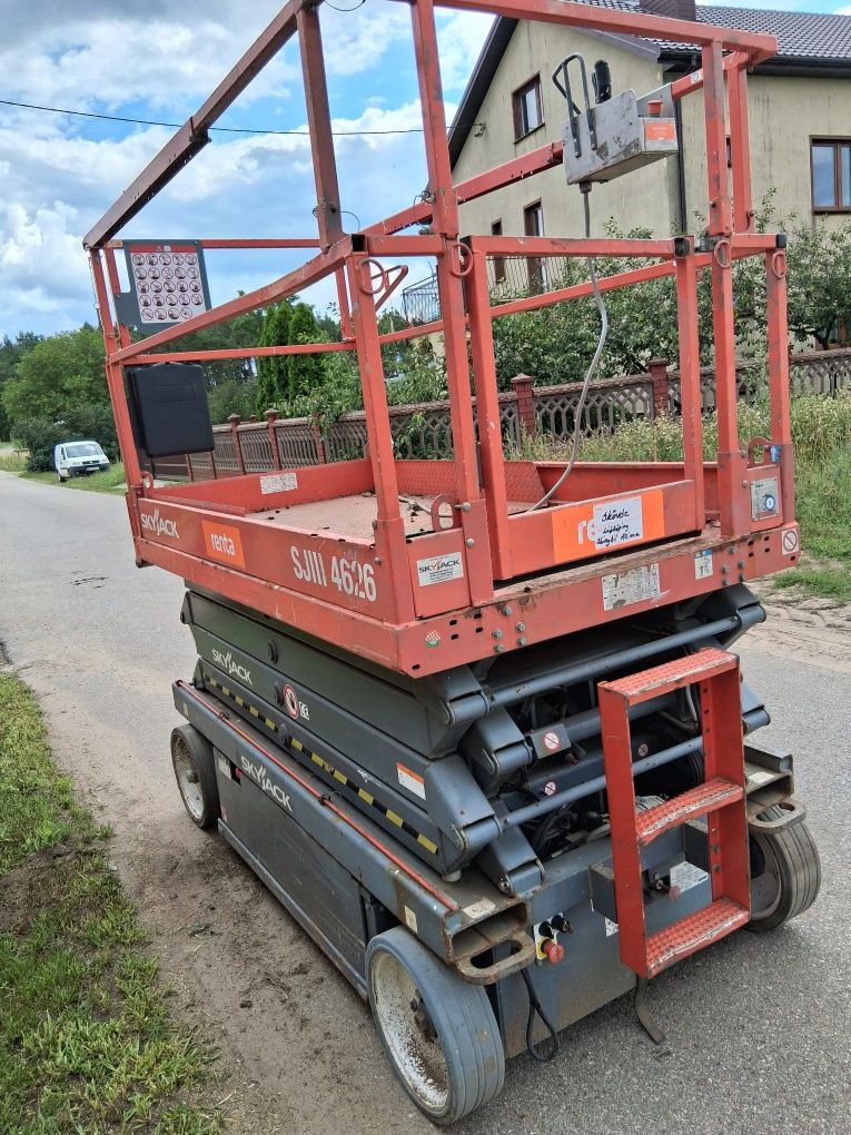 Podnośnik nożycowe  Skayjack Sjlll 4626 baterie bardzo dobre