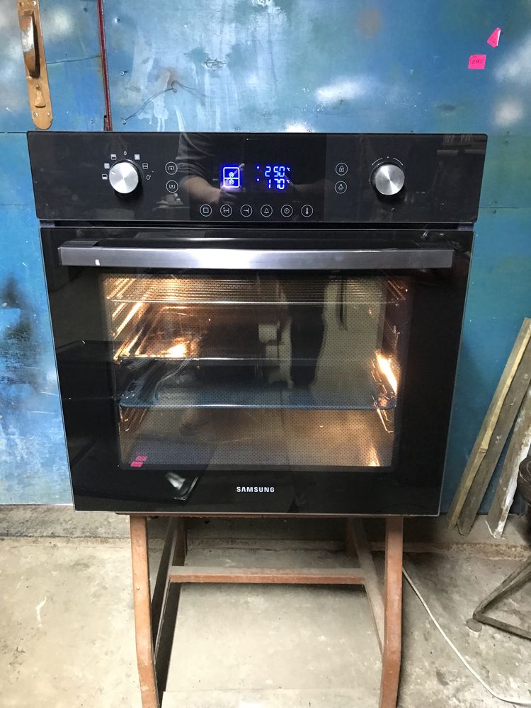 Samsunq bq1d6g144 dual cook . Готуй 2 страви одночасно .