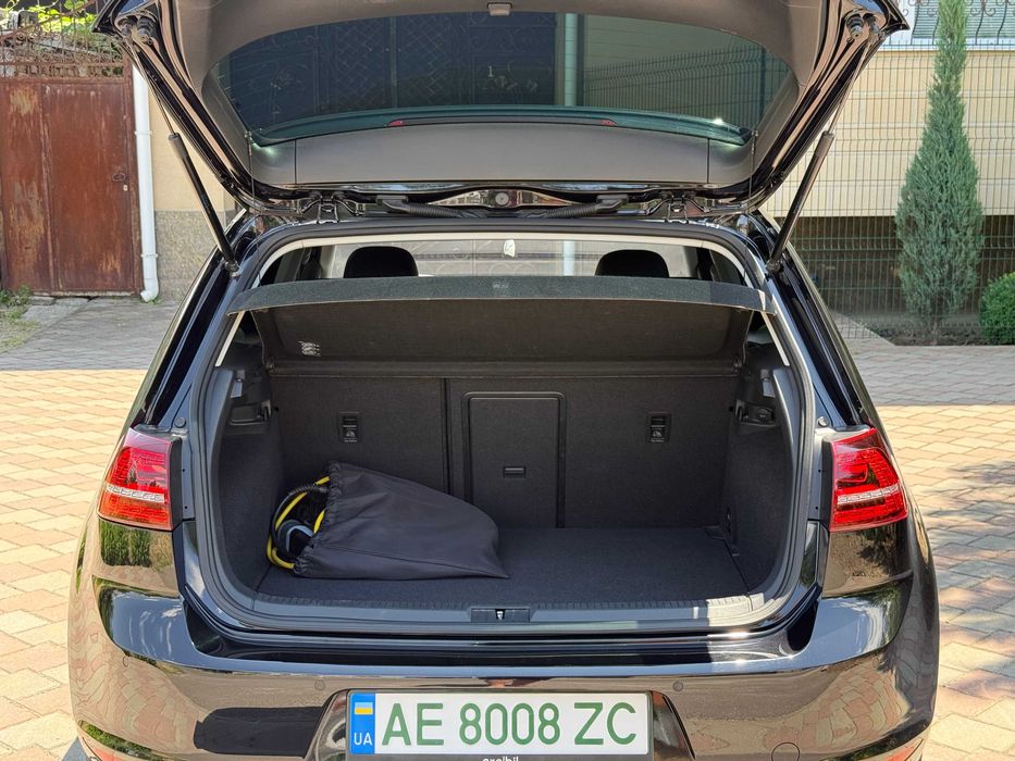 Продам VOLKSWAGEN e-Golf 24кв Електро