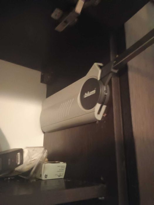 Механічний пристрій для кухоної мебелі "Блюм" ("Blum").