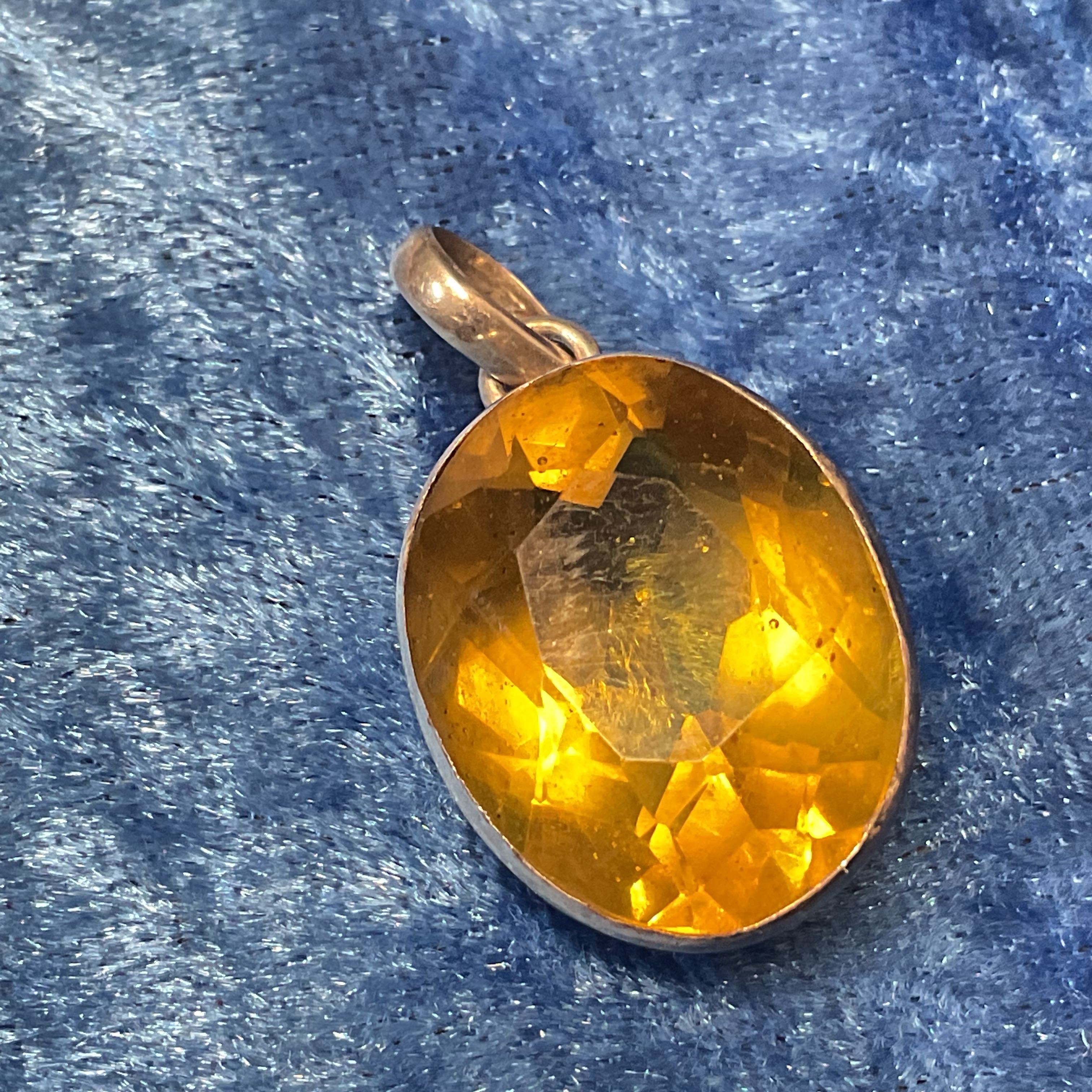 Pendente pedra Âmbar prata vintage 3,5 cm
