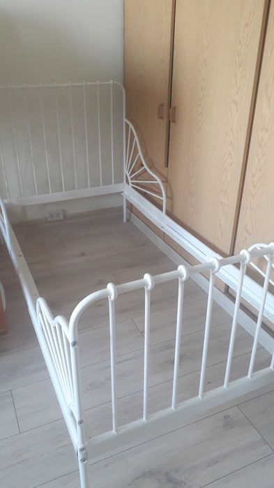 Białe łóżko dziecięce Minnen z Ikea