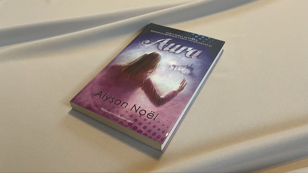 "Aura" - Alyson Noël