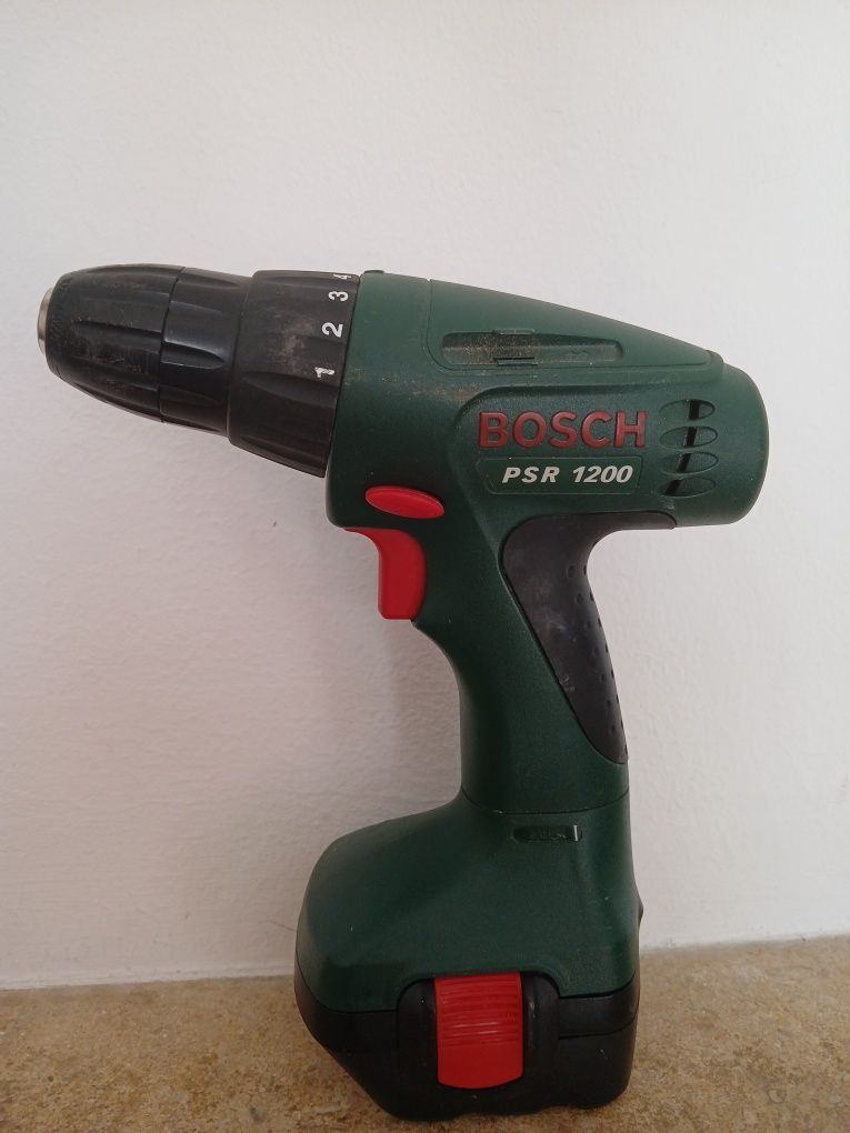 Berbequim com a bateria avariada. Marca Bosch 12V