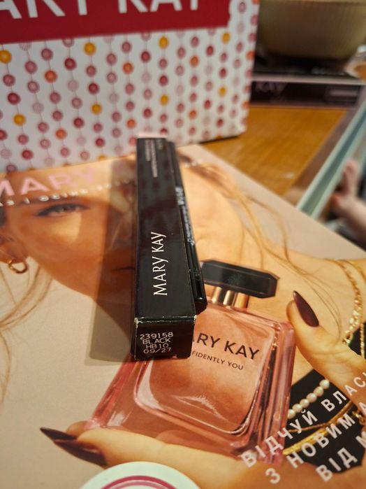 Mary Kay – wodoodporna czarna kredka do oczu (Eyeliner)