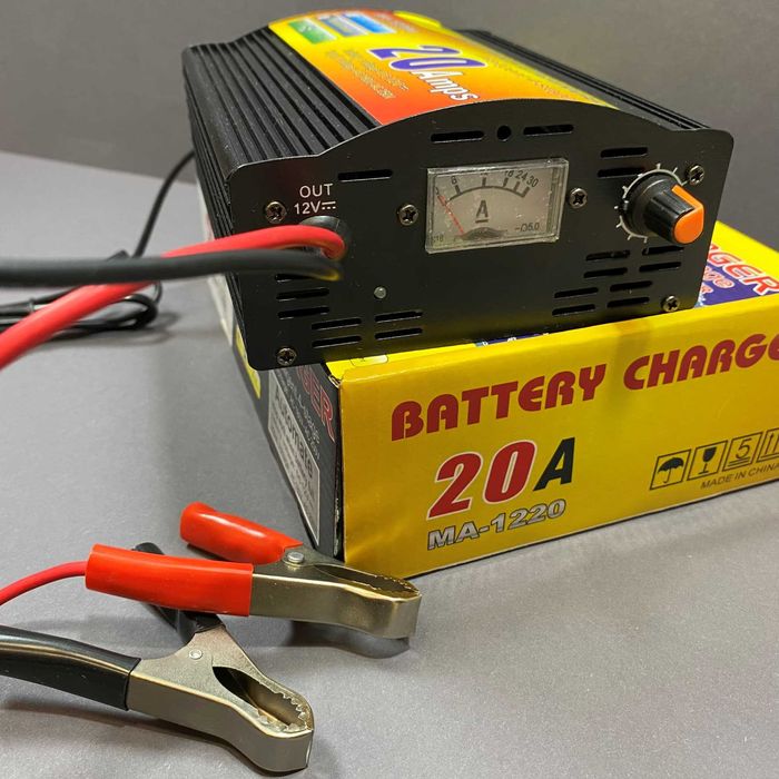 Металевий автомобільний зарядний пристрій на 12V 20A