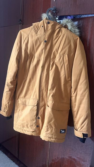 Куртка Staff, розмір M — пісочна, тепла, як нова