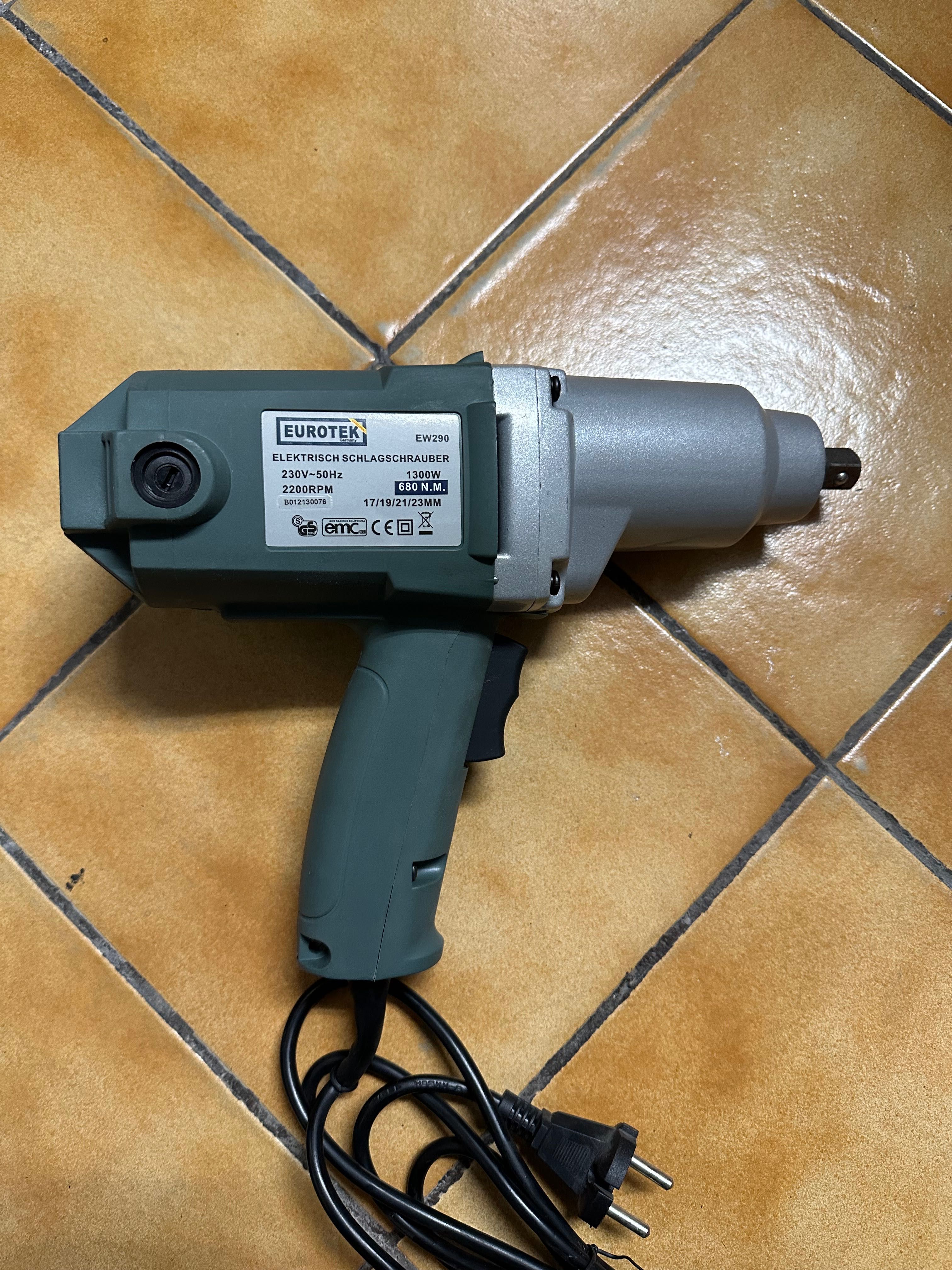 Klucz udarowy elektryczny do kół