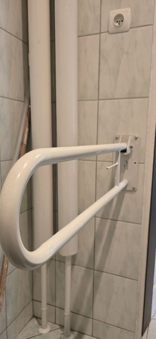 Uchwyt ścienny do osoby niepełnosprawnej