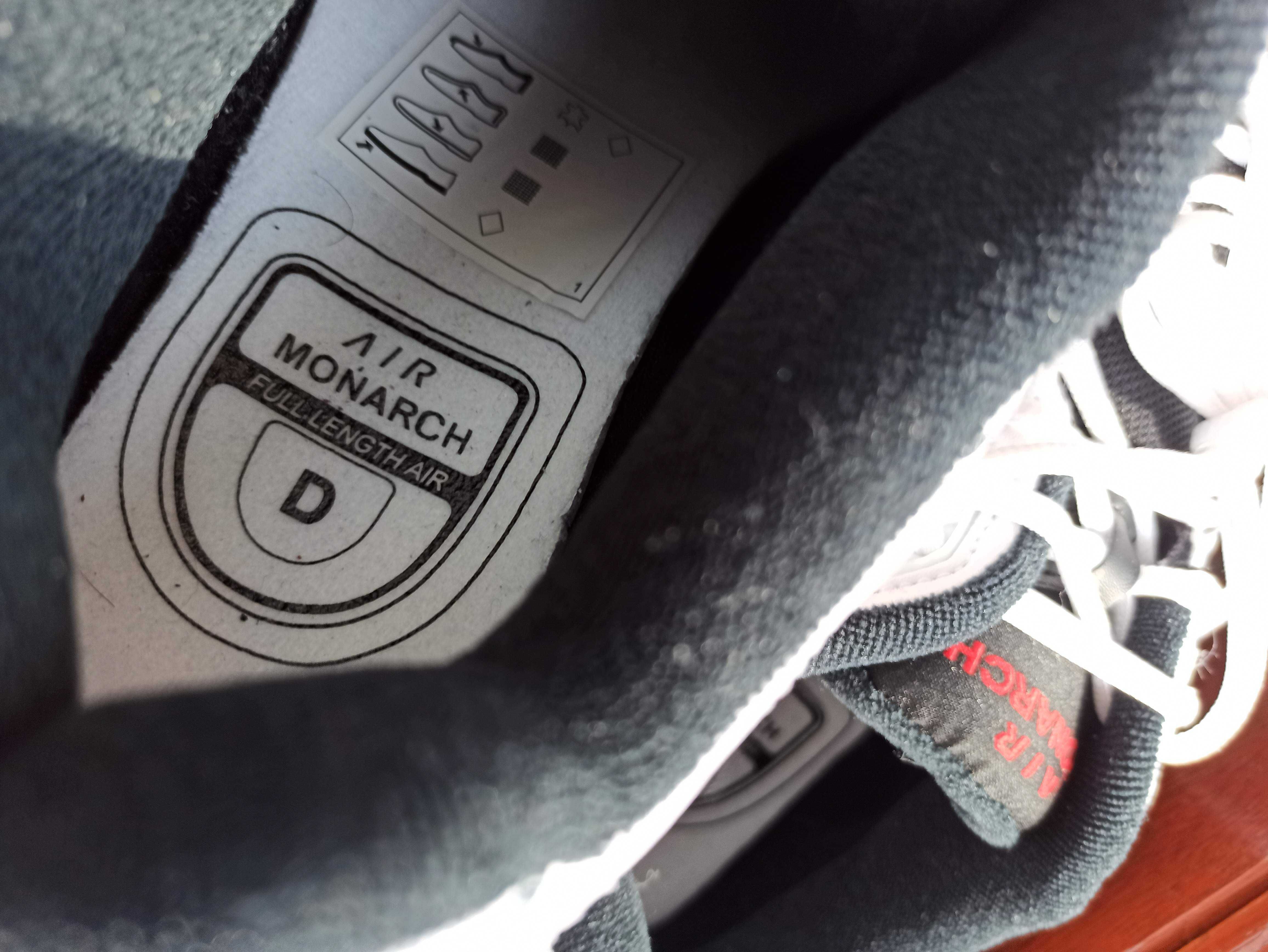 (r. 41) Nike Air Monarch IV White Black 415445,-101