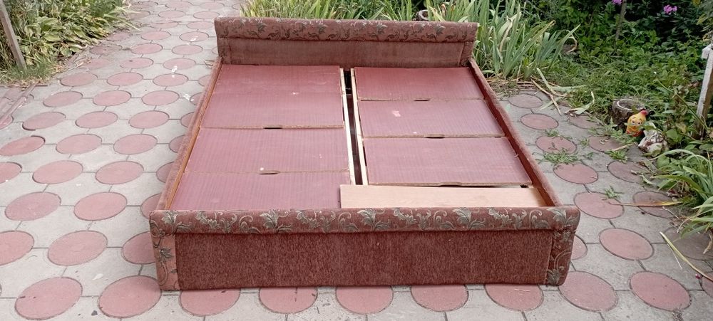 Продам власне ліжко.