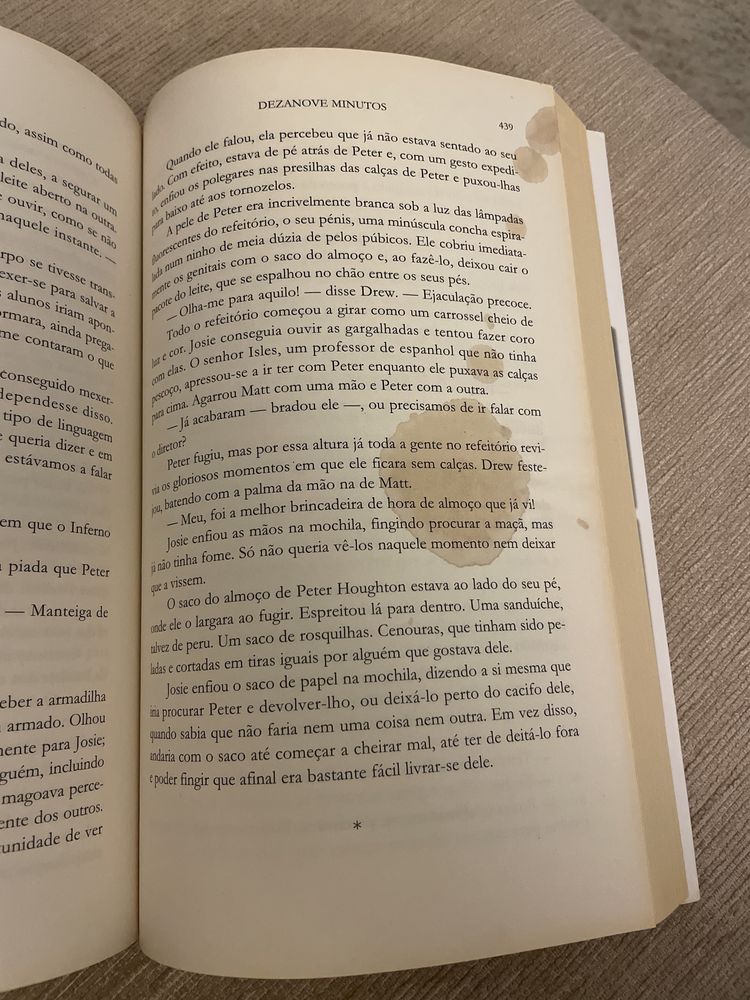 Livro “dezanove minutos” de Jodi Picoult
