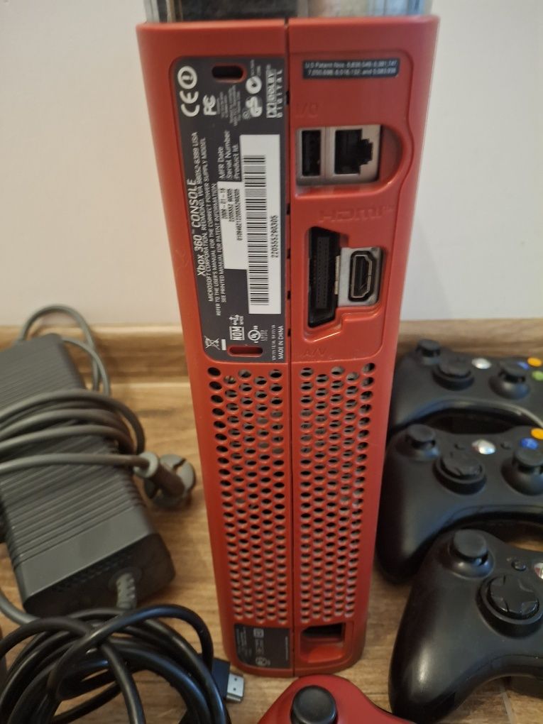 XBox 360 czerwony + 4 pady