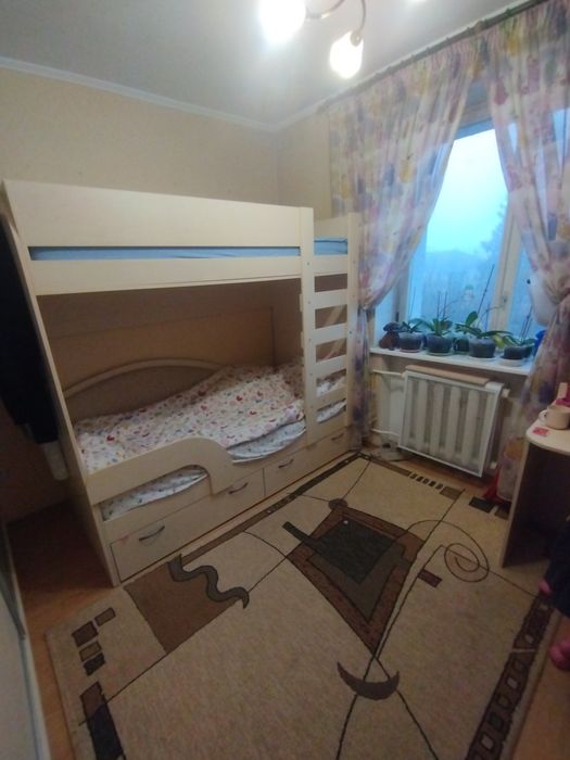 Двоярусна кровать