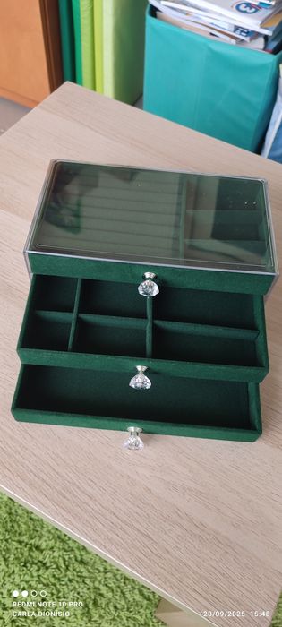 Caixa de veludo com caixa de acrílico com 3 gavetas