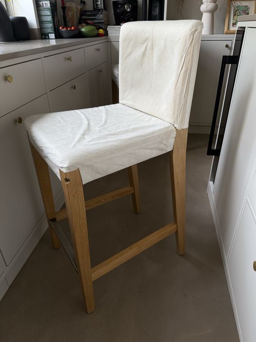Hoker krzeslo barowe drewniane Ikea Henriksdal