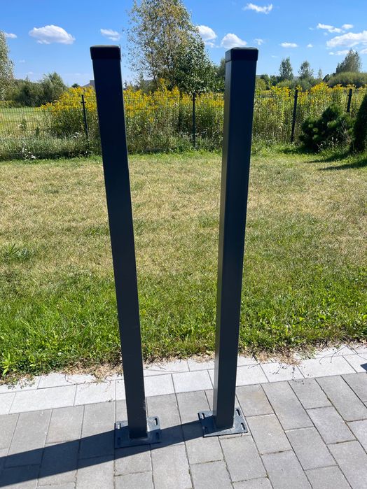 Słupek E do bramy przesuwnej, ze stopką - 2 sztuki