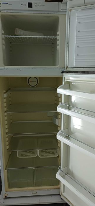 Frigorífico com congelador