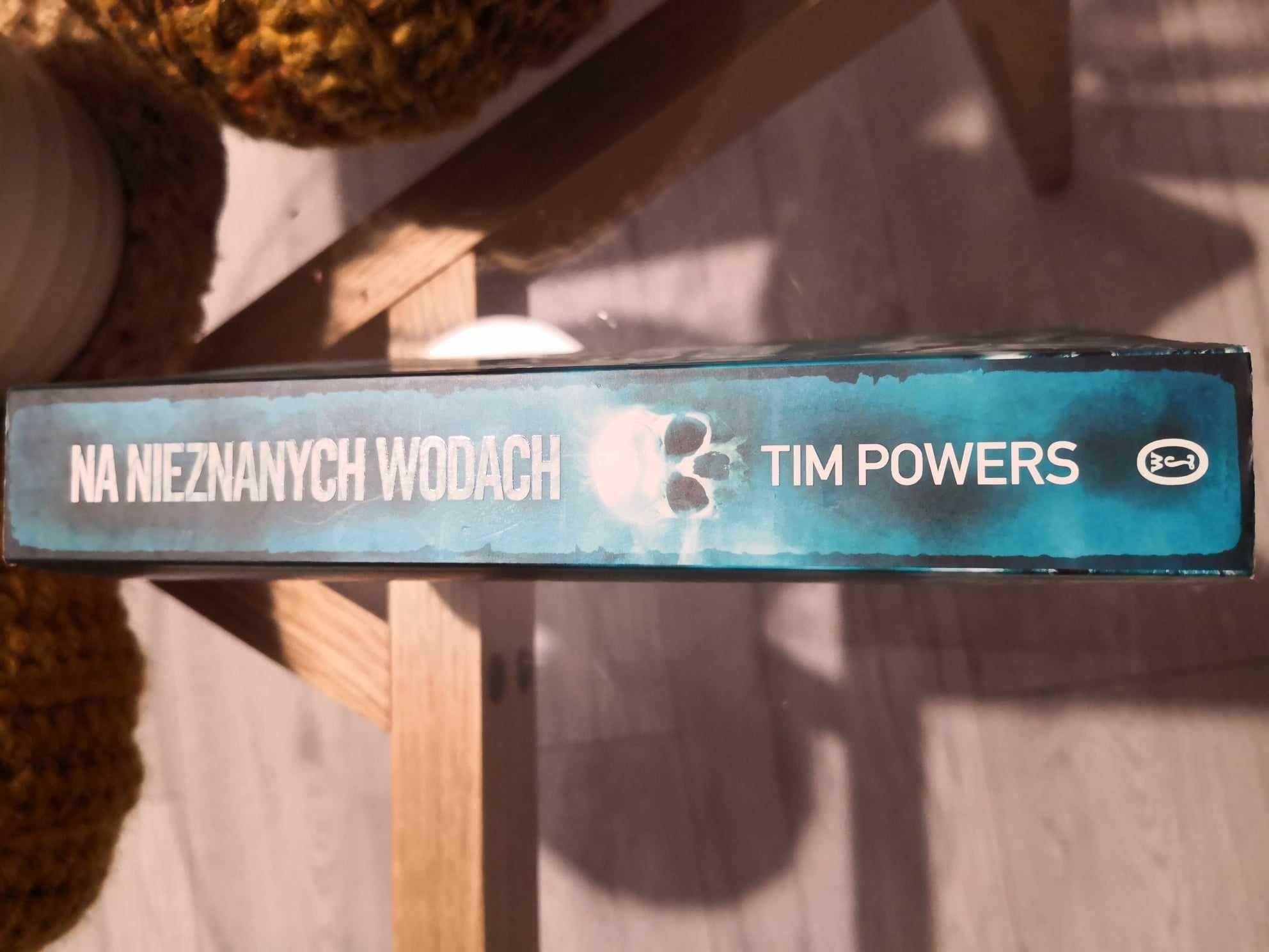 T. Powers "Na nieznanych wodach"