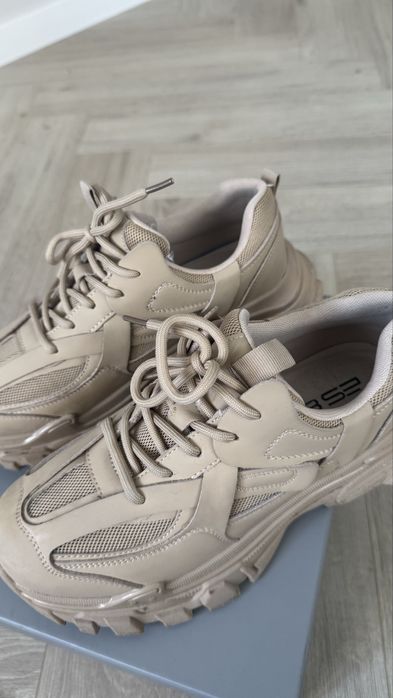 Шкіряні кросівки