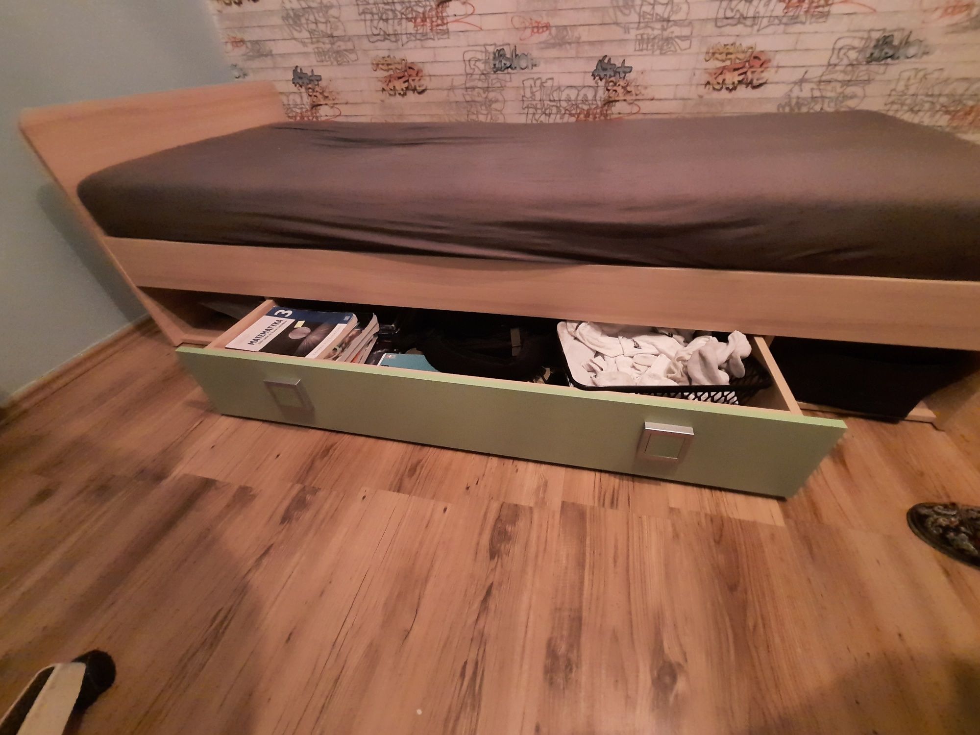 Łóżko młodzieżowe z szufladą stelażem i materacem