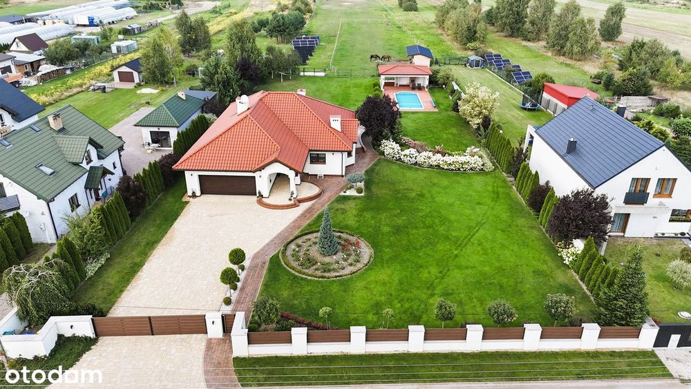 Wyjątkowy dom z basenem i stajnią dla koni - Kranów