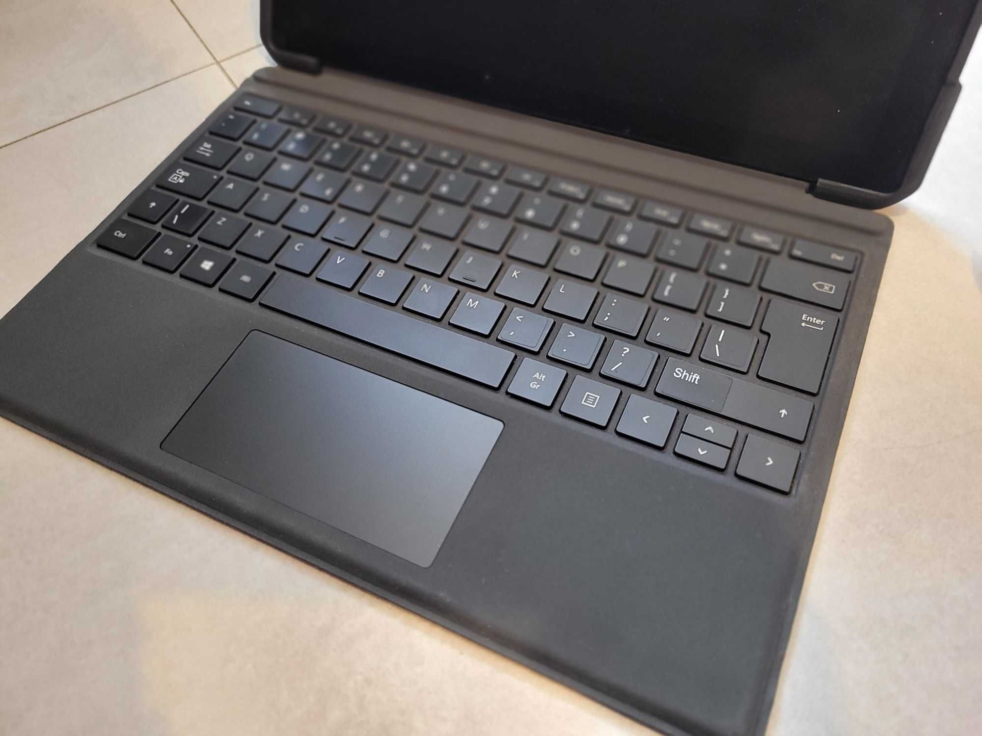 Microsoft Surface Pro 6 8 GB / 256 GB Czarny 1,70 GHZ etui klawiatura