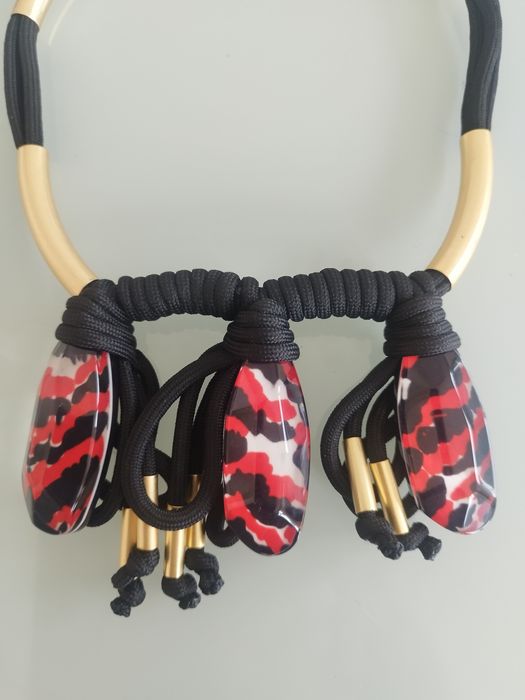 lindo colar Bimba Y Lola nunca usado