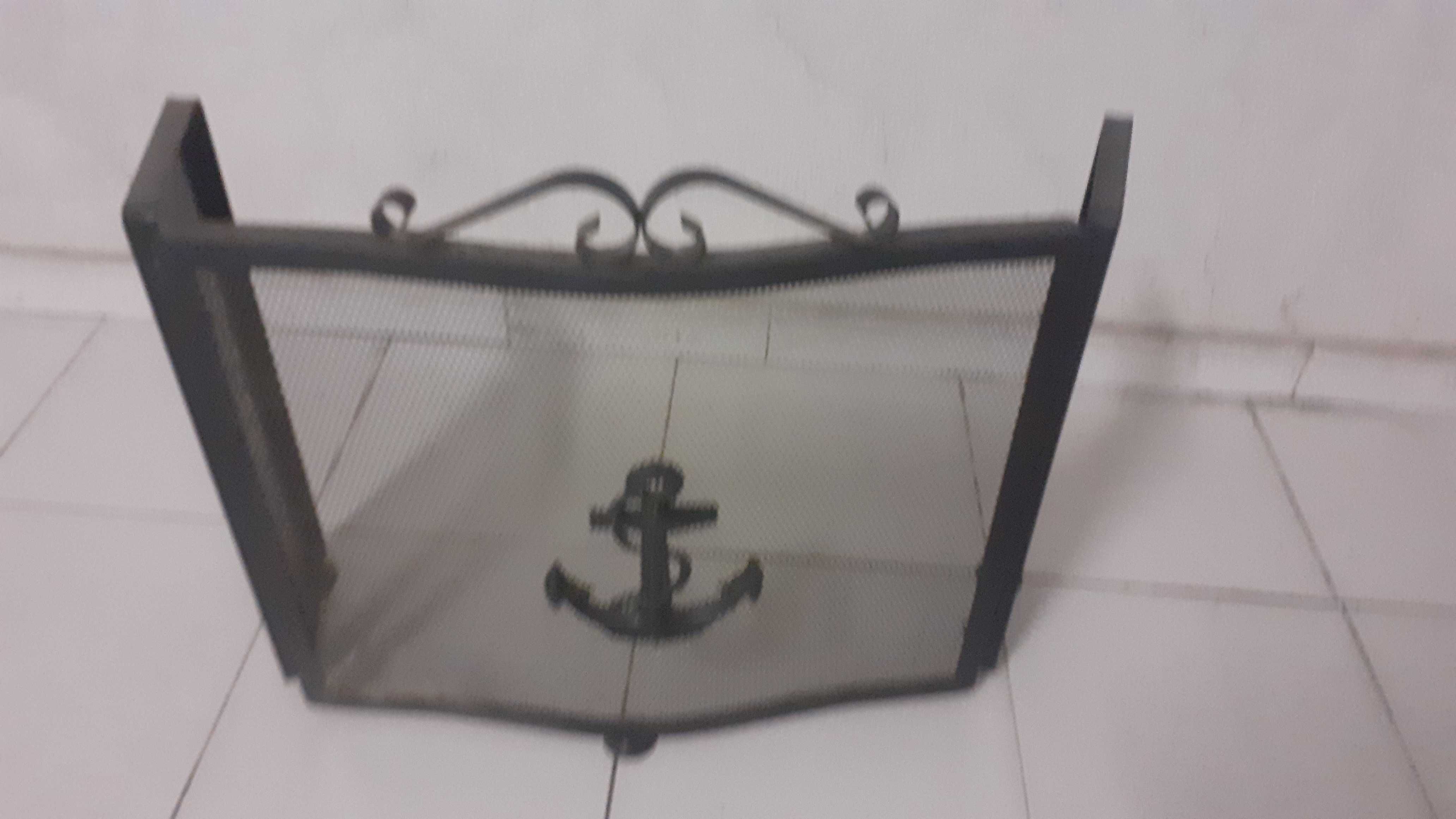 Proteção de lareira em ferro