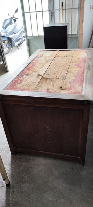 Secretaria antiga em madeira