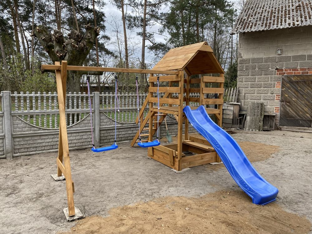 Plac zabaw dla dziecka dzieci domek zjeżdżalnia huśtawka bujaczki