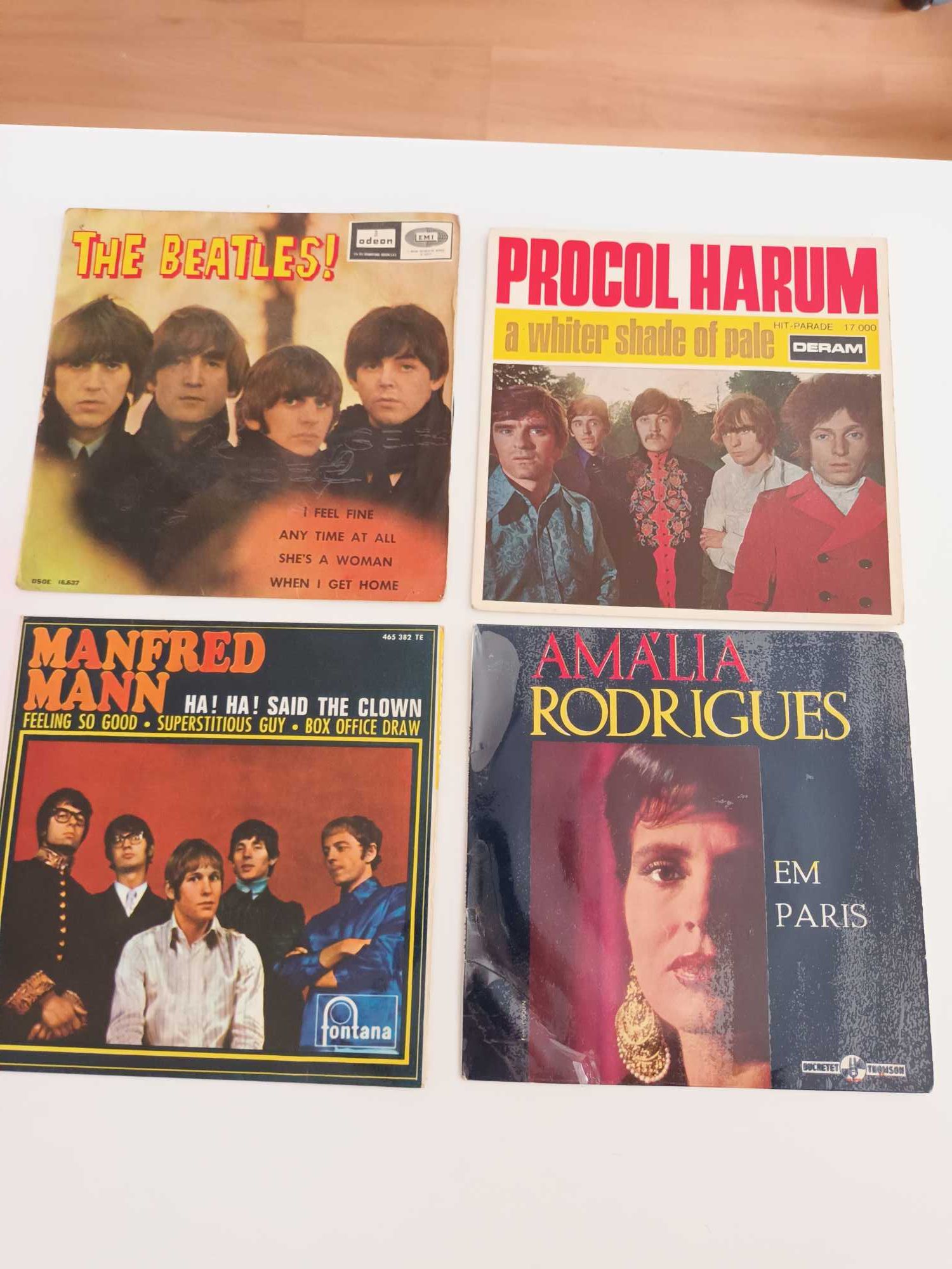 8 discos de vinil(Vangelis, The Monkees, Elvis, Manfred Mann,Amália,)