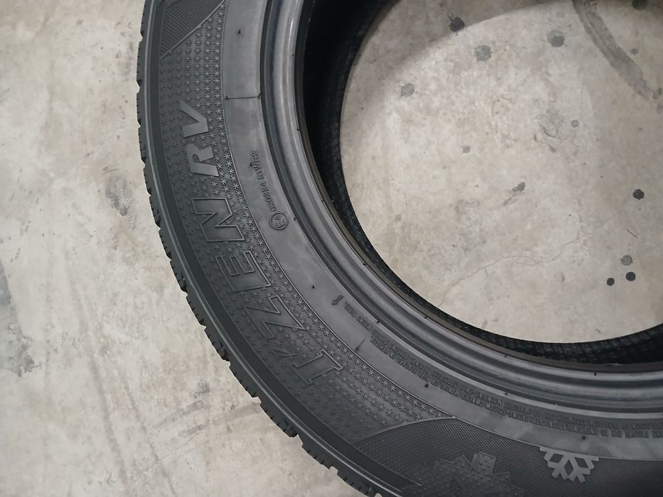 Зимові шини БВ 235/60 R17 KUMHO I*zen RV