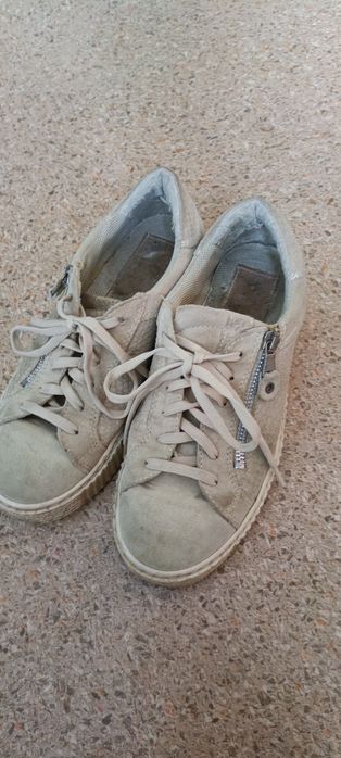 Віддам безкоштовно взуття